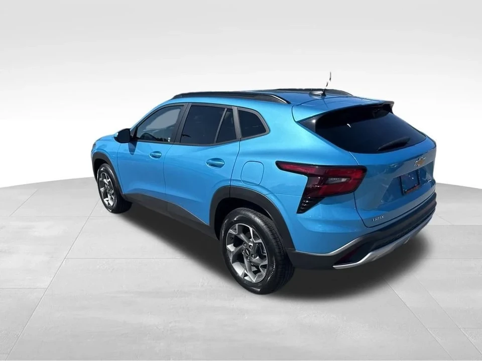2025 Chevrolet Trax - Image 3 of 12