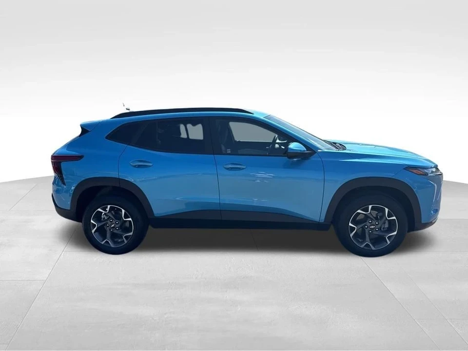 2025 Chevrolet Trax - Image 7 of 12