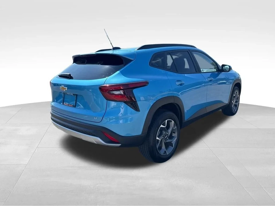 2025 Chevrolet Trax - Image 5 of 12