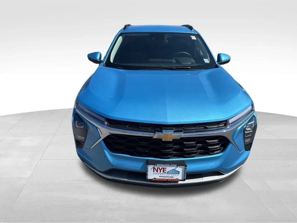 2025 Chevrolet Trax - Image 9 of 12
