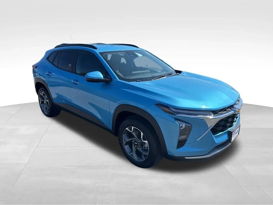2025 Chevrolet Trax - Image 8 of 12