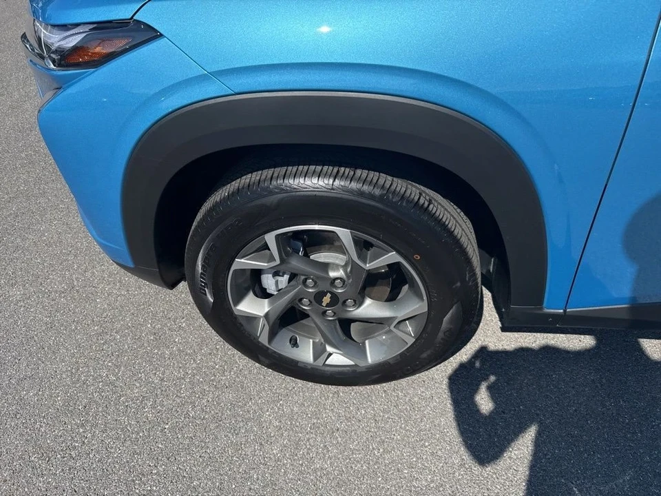 2025 Chevrolet Trax - Image 10 of 12