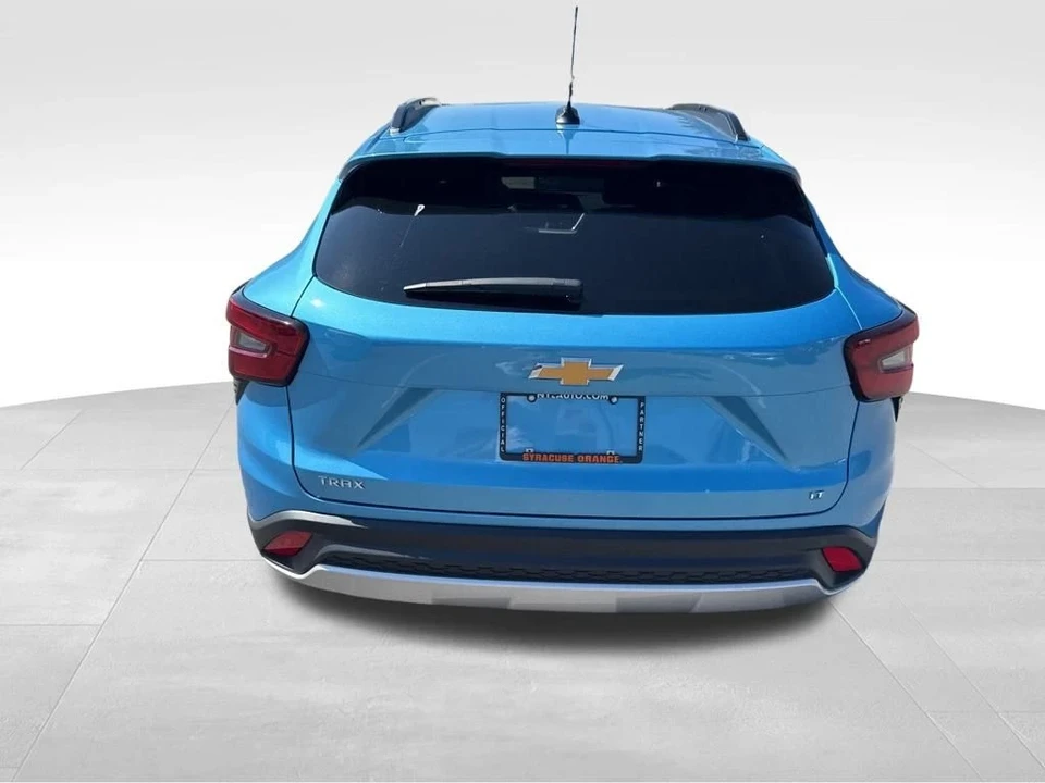 2025 Chevrolet Trax - Image 4 of 12