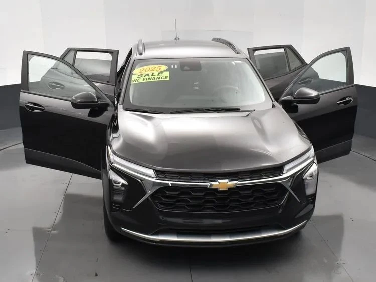 2025 Chevrolet Trax - Image 10 of 12