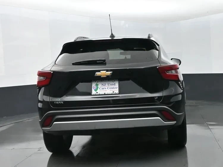 2025 Chevrolet Trax - Image 8 of 12