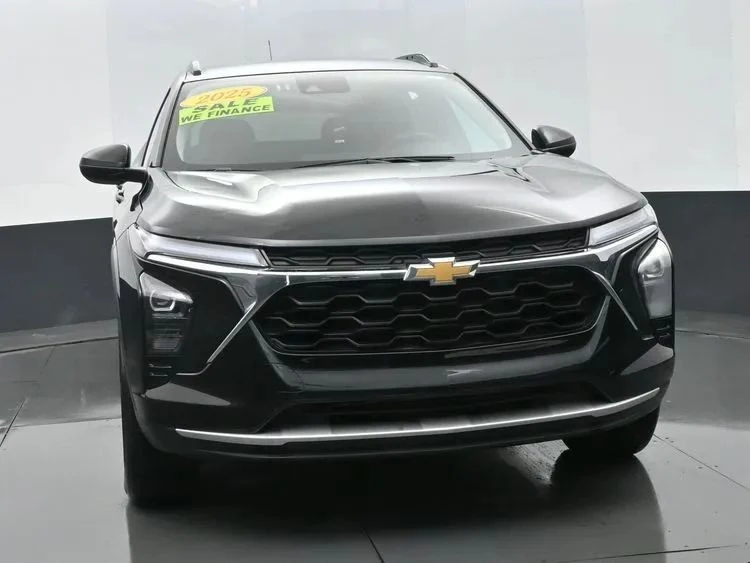 2025 Chevrolet Trax - Image 3 of 12