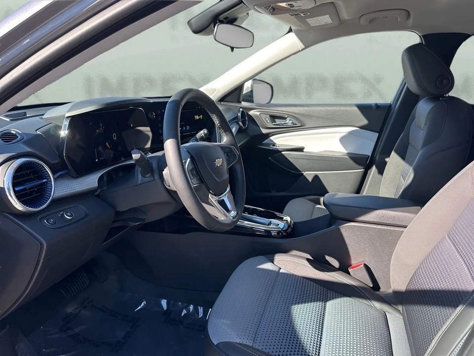 2025 Chevrolet Trax - Image 9 of 12