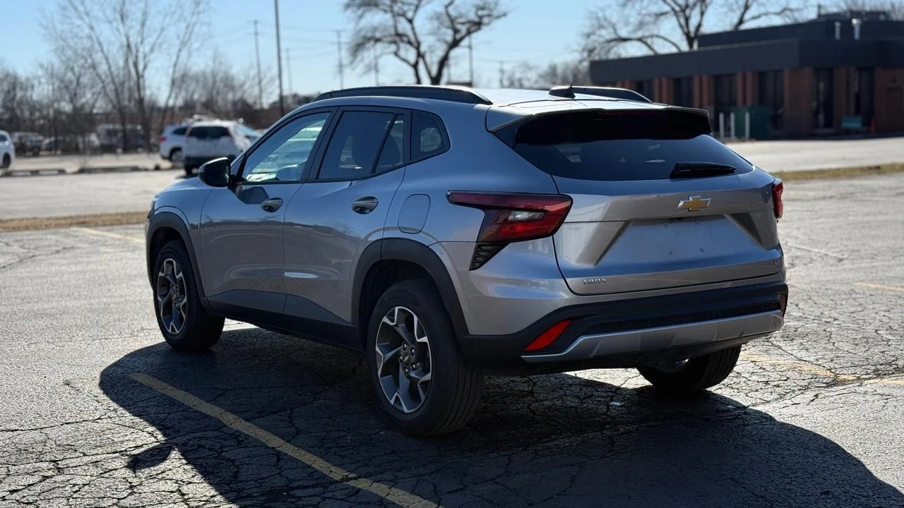 2025 Chevrolet Trax - Image 5 of 21
