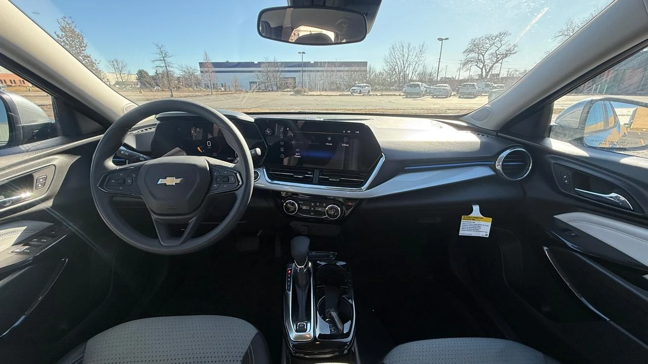 2025 Chevrolet Trax - Image 12 of 21