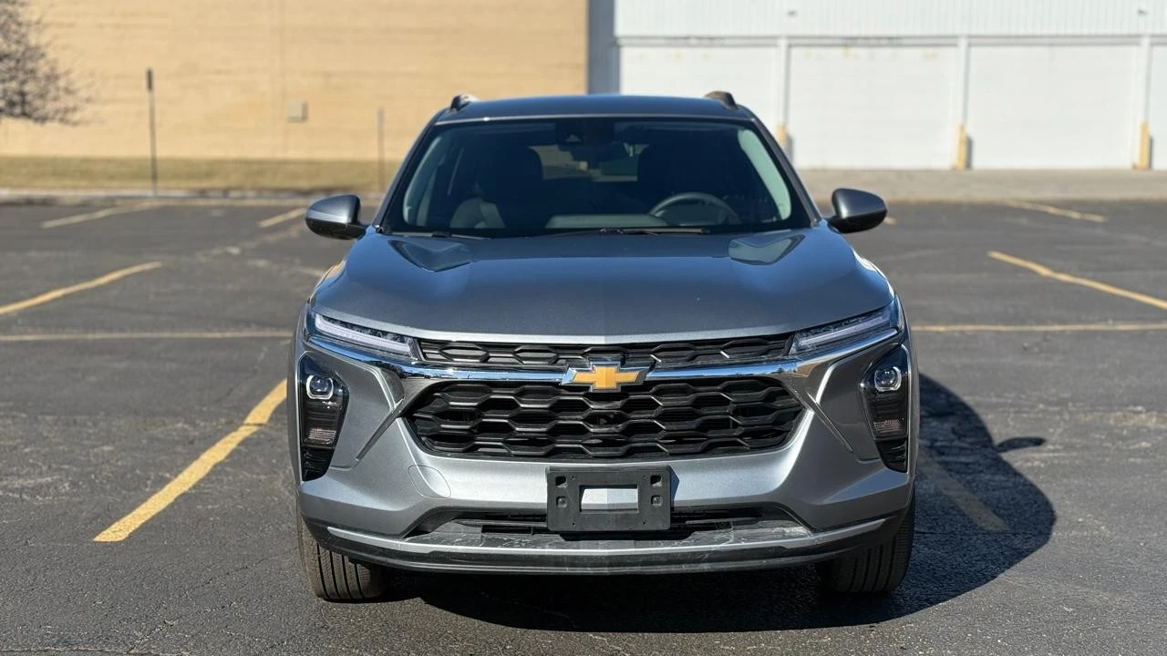 2025 Chevrolet Trax - Image 2 of 21