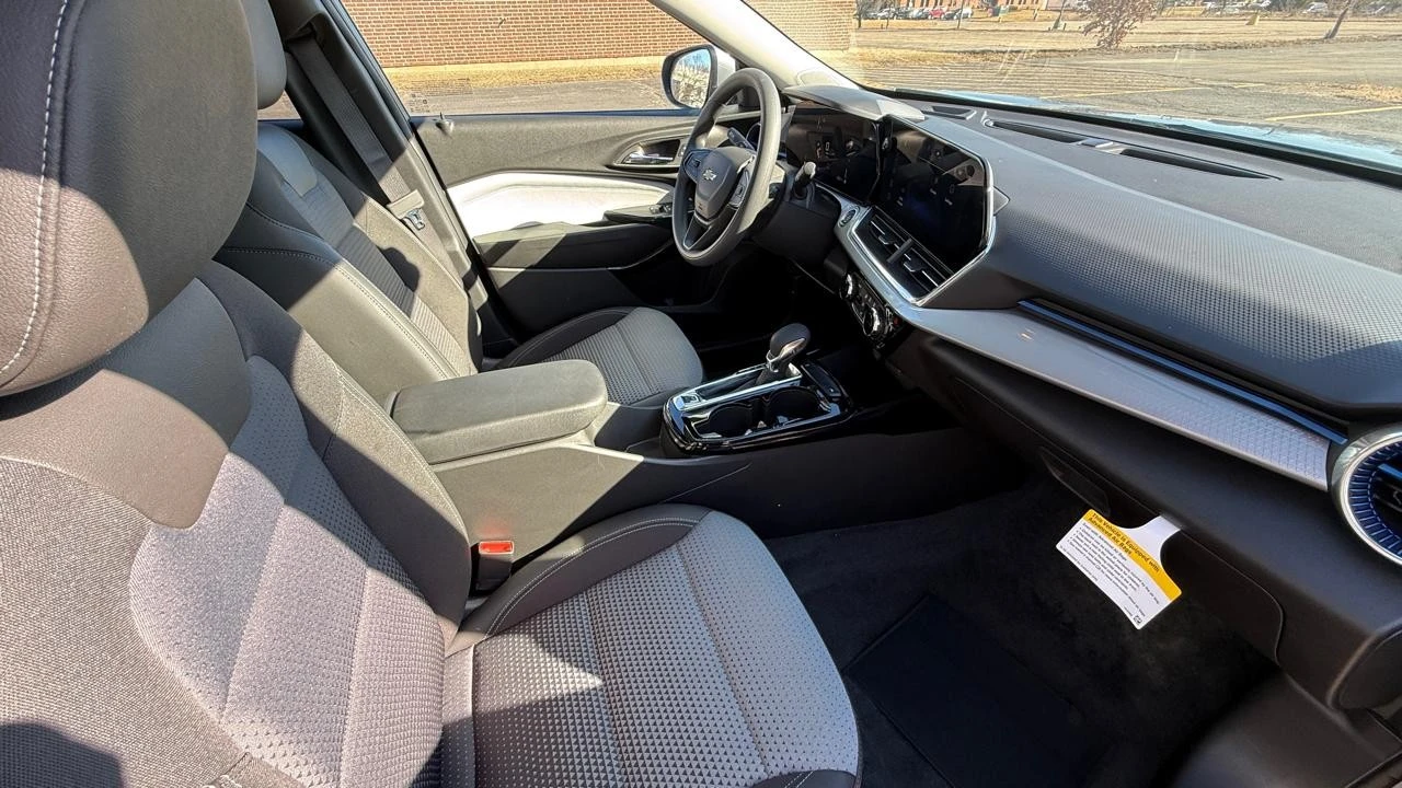 2025 Chevrolet Trax - Image 19 of 21
