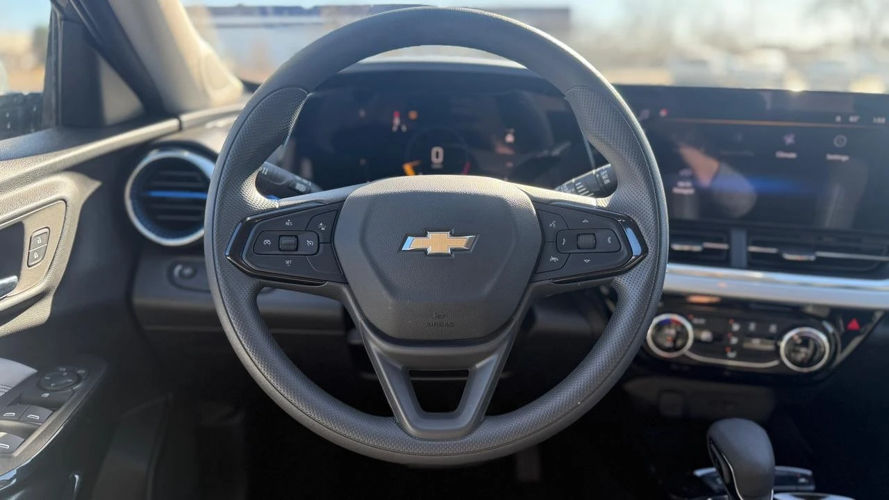 2025 Chevrolet Trax - Image 10 of 21