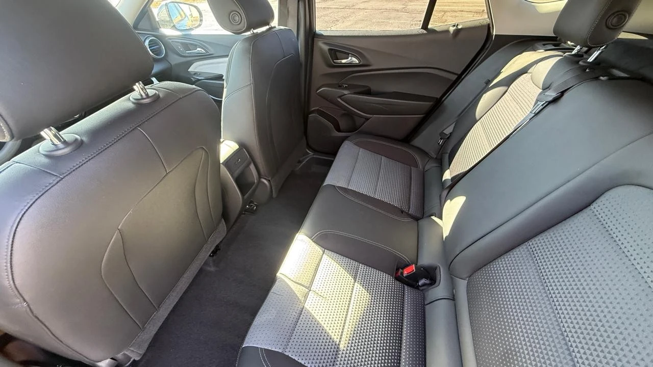 2025 Chevrolet Trax - Image 17 of 21