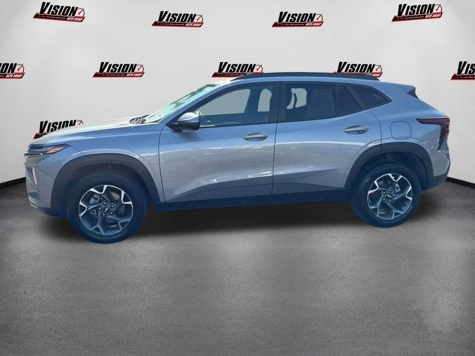2025 Chevrolet Trax - Image 8 of 12