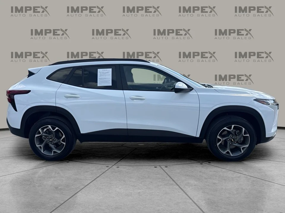 2025 Chevrolet Trax - Image 6 of 21