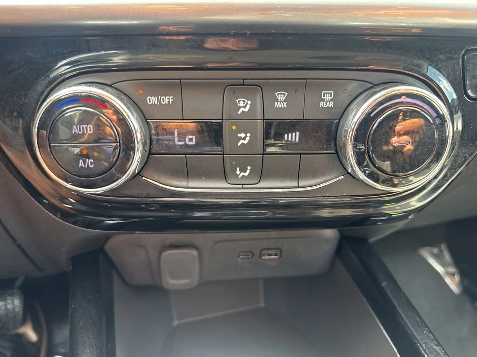 2025 Chevrolet Trax - Image 17 of 21
