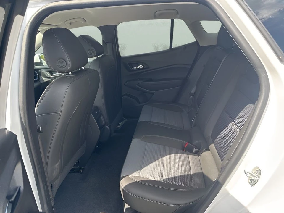 2025 Chevrolet Trax - Image 10 of 21