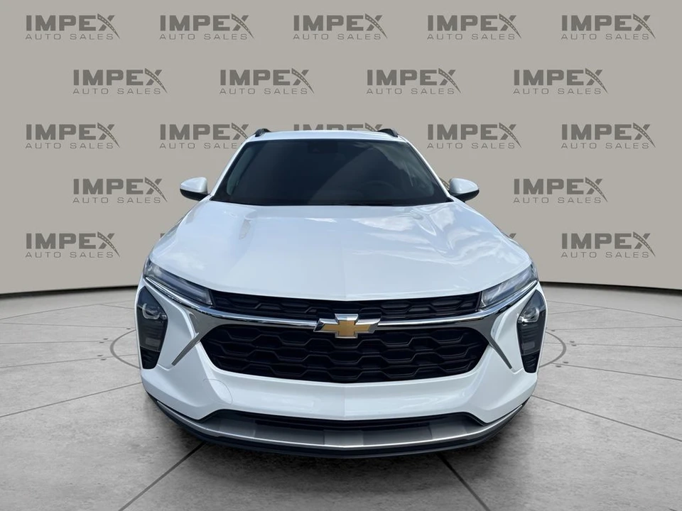 2025 Chevrolet Trax - Image 8 of 21