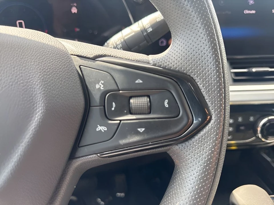 2025 Chevrolet Trax - Image 14 of 21
