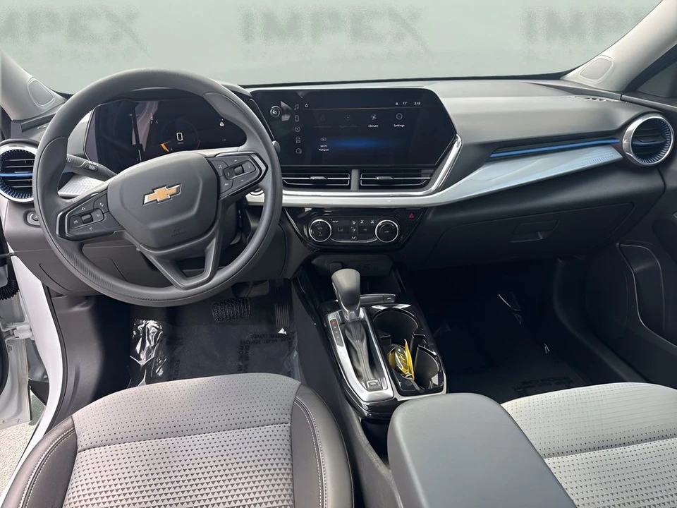 2025 Chevrolet Trax - Image 11 of 21