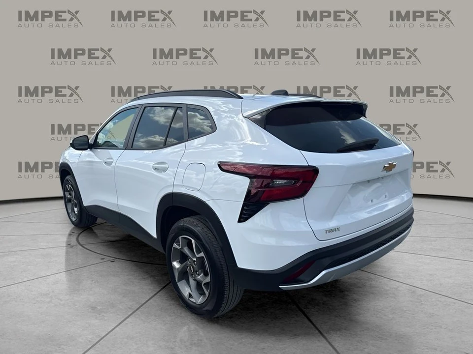 2025 Chevrolet Trax - Image 3 of 21