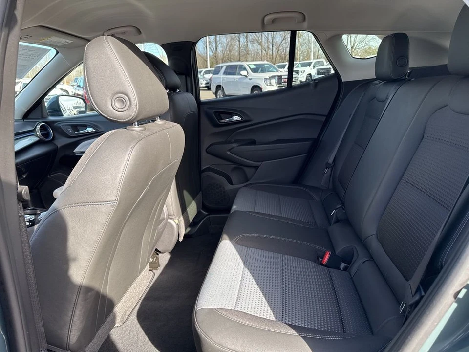 2025 Chevrolet Trax - Image 11 of 12