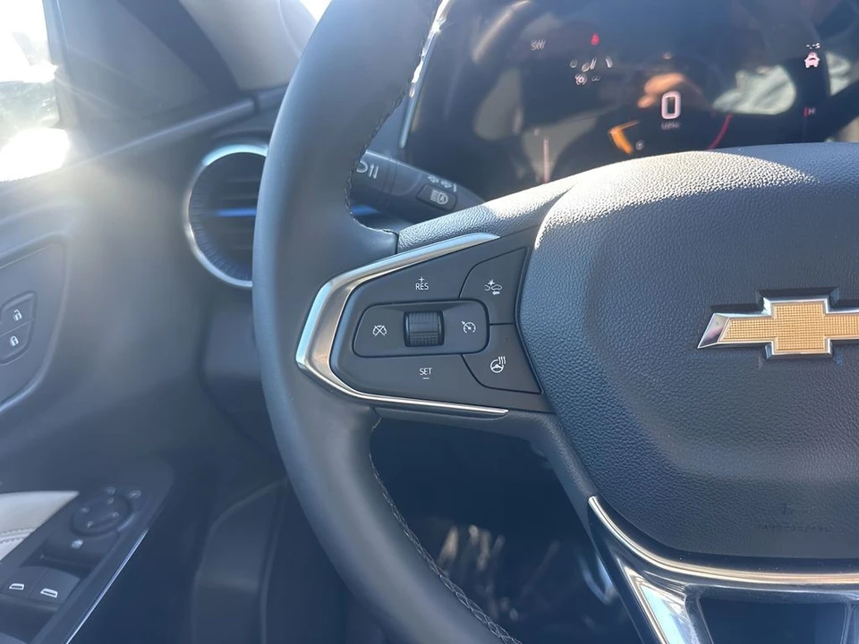 2025 Chevrolet Trax - Image 13 of 21