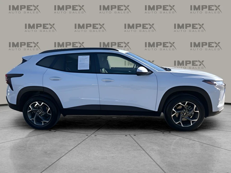 2025 Chevrolet Trax - Image 6 of 12