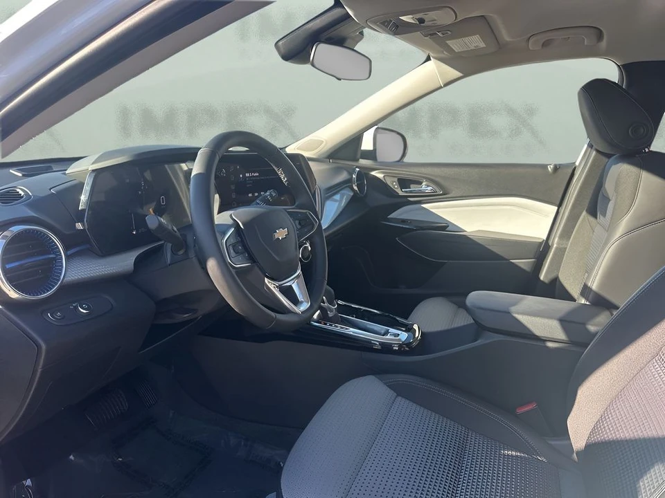 2025 Chevrolet Trax - Image 9 of 12