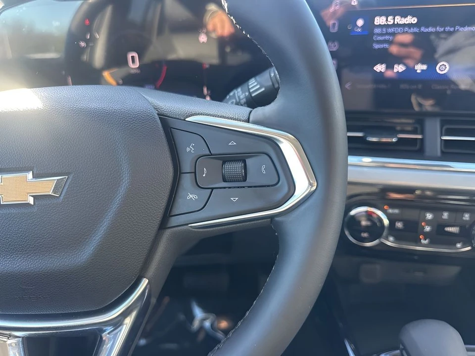 2025 Chevrolet Trax - Image 14 of 21