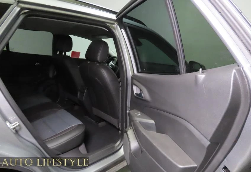 2025 Chevrolet Trax - Image 10 of 21