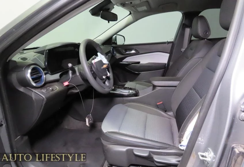 2025 Chevrolet Trax - Image 17 of 21