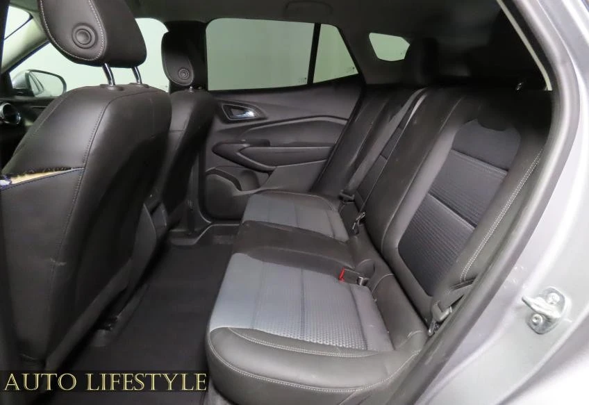 2025 Chevrolet Trax - Image 16 of 21