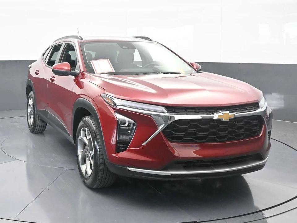 2025 Chevrolet Trax - Image 9 of 12