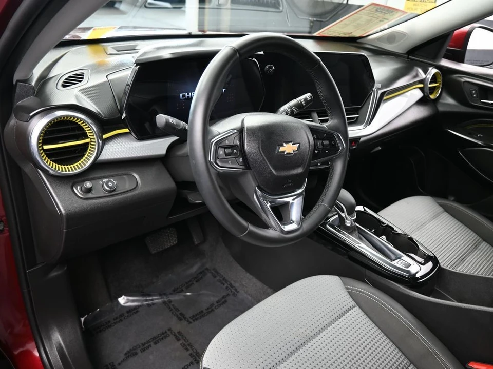 2025 Chevrolet Trax - Image 10 of 12