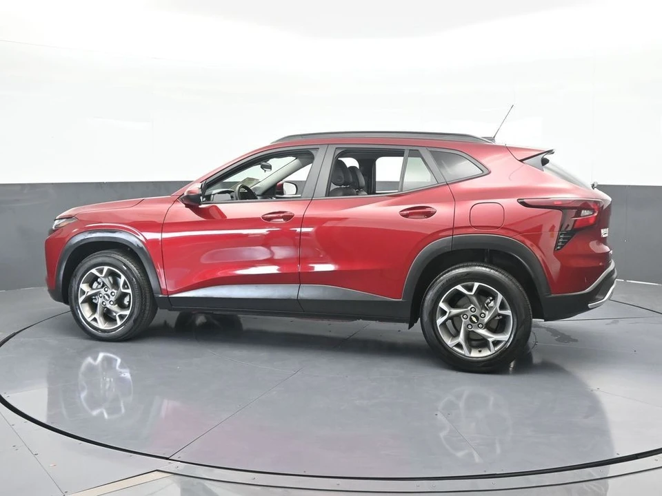 2025 Chevrolet Trax - Image 3 of 12