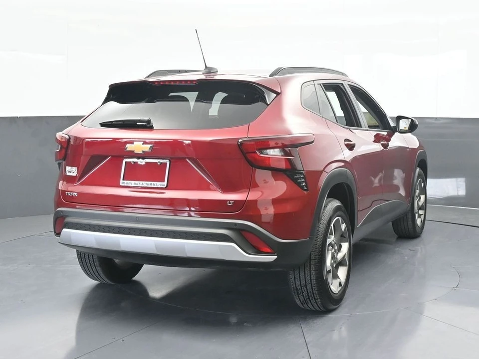 2025 Chevrolet Trax - Image 5 of 12