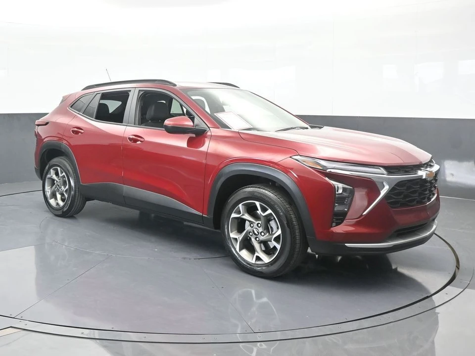 2025 Chevrolet Trax - Image 8 of 12