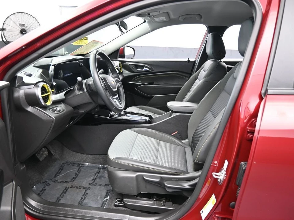 2025 Chevrolet Trax - Image 11 of 12