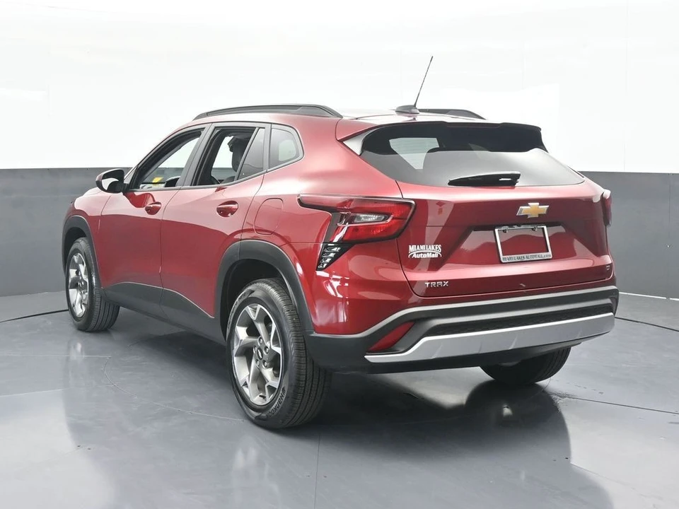 2025 Chevrolet Trax - Image 4 of 12