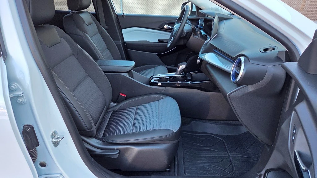 2025 Chevrolet Trax - Image 19 of 21
