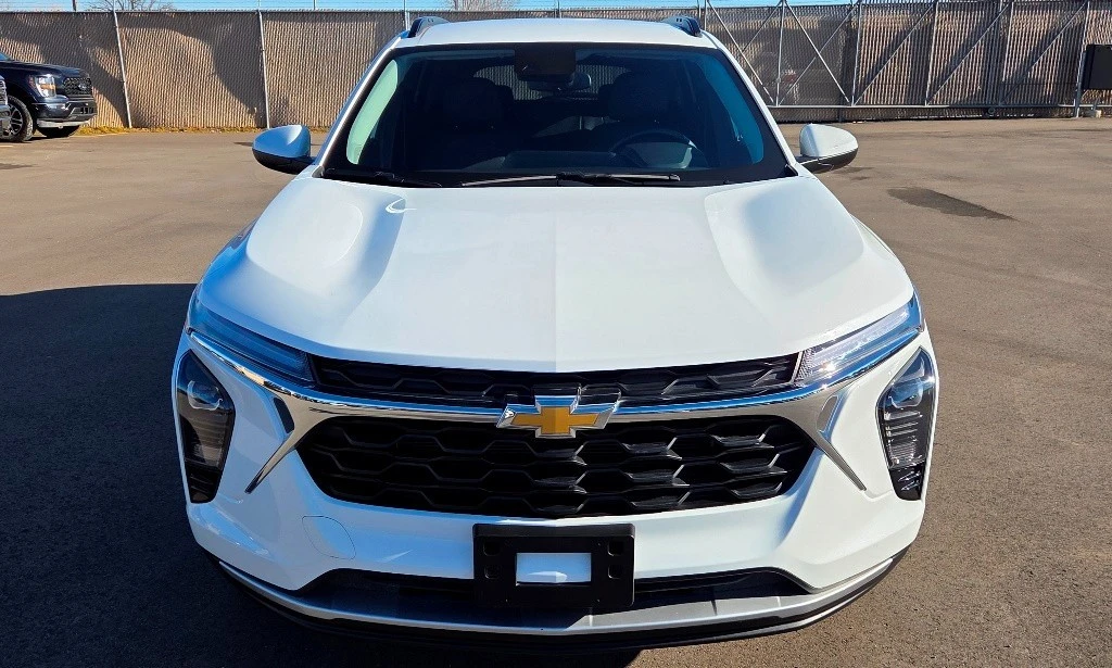 2025 Chevrolet Trax - Image 2 of 21