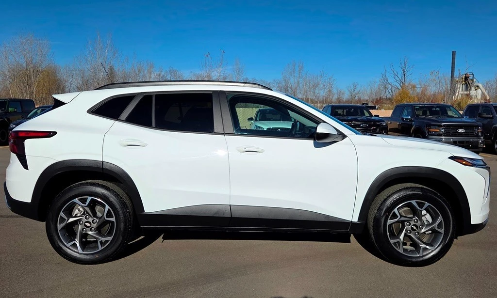 2025 Chevrolet Trax - Image 8 of 21