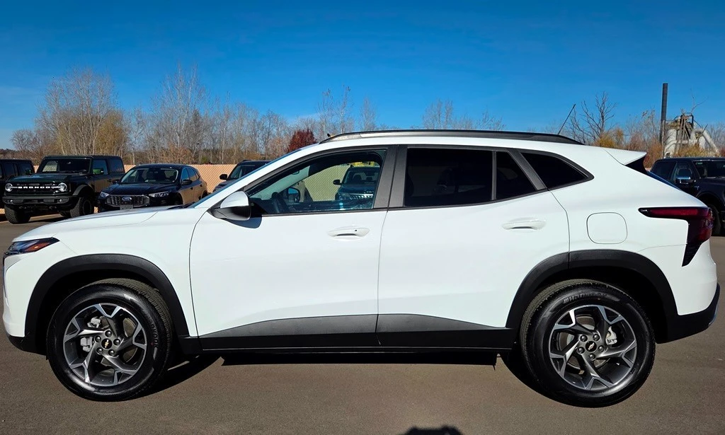 2025 Chevrolet Trax - Image 4 of 21