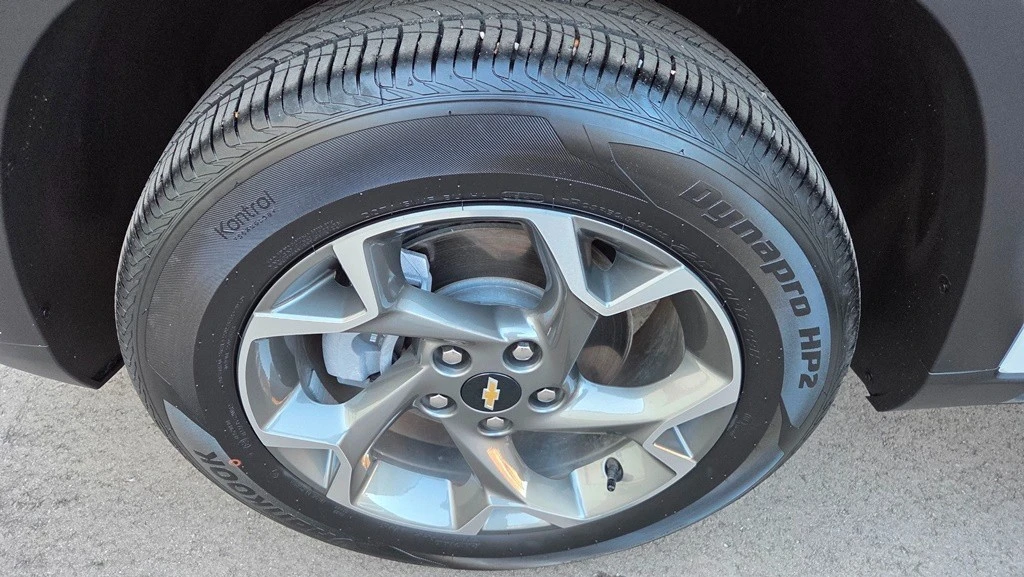 2025 Chevrolet Trax - Image 10 of 21