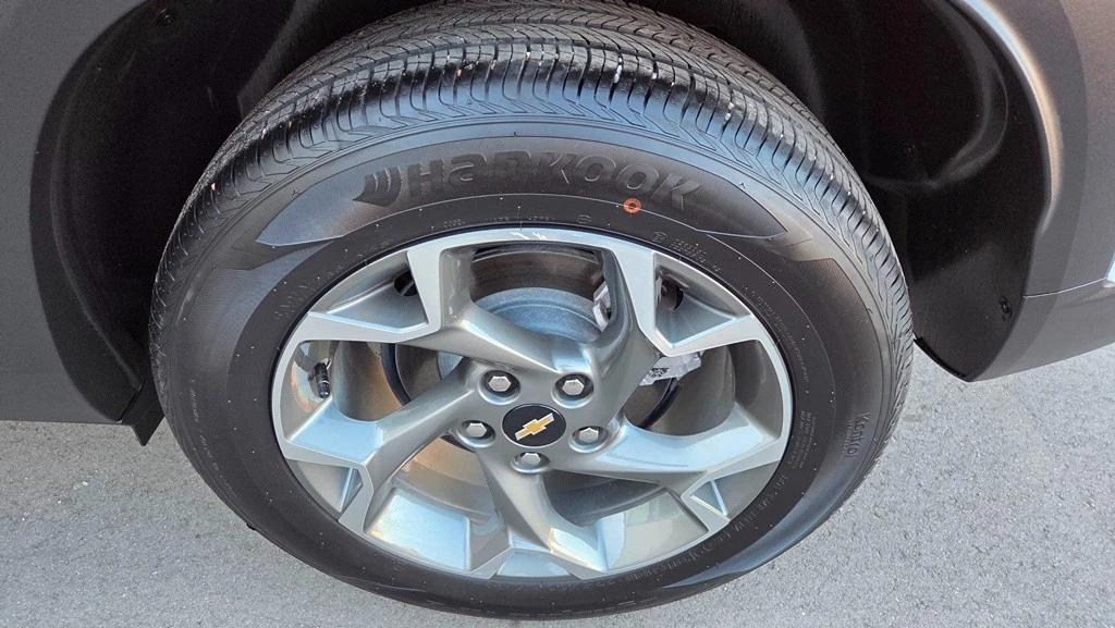 2025 Chevrolet Trax - Image 11 of 21