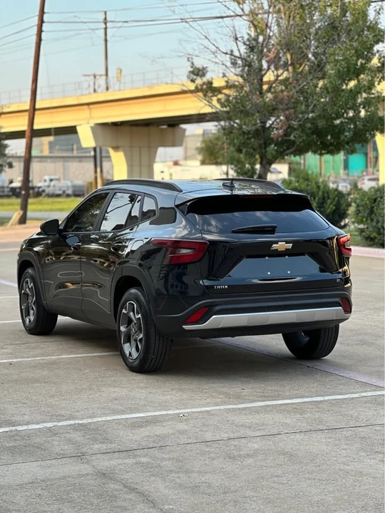 2025 Chevrolet Trax - Image 3 of 19