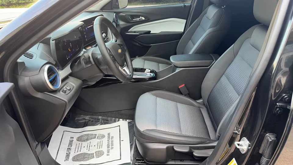 2025 Chevrolet Trax - Image 9 of 19