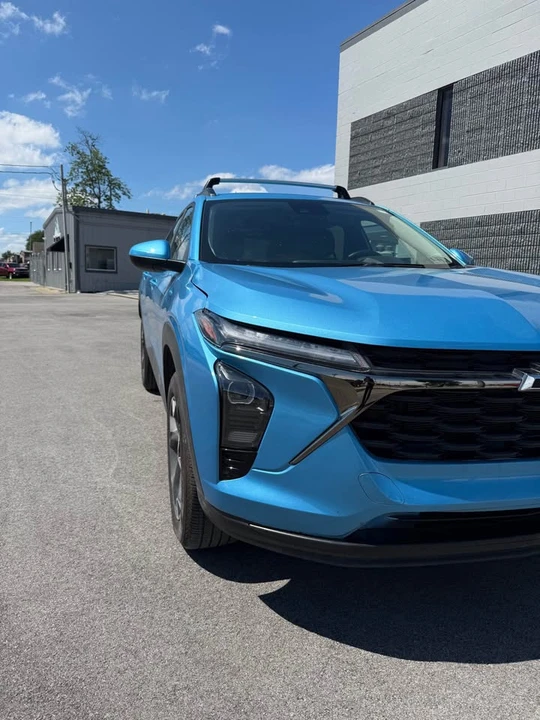2025 Chevrolet Trax - Image 2 of 18