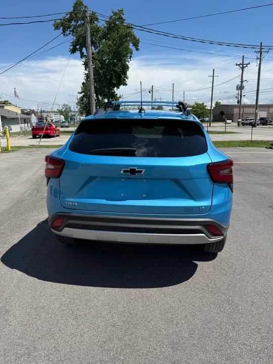 2025 Chevrolet Trax - Image 7 of 18
